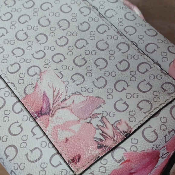 Stunning Guess Signature Floral Hand Bag - Picture 4 of 16